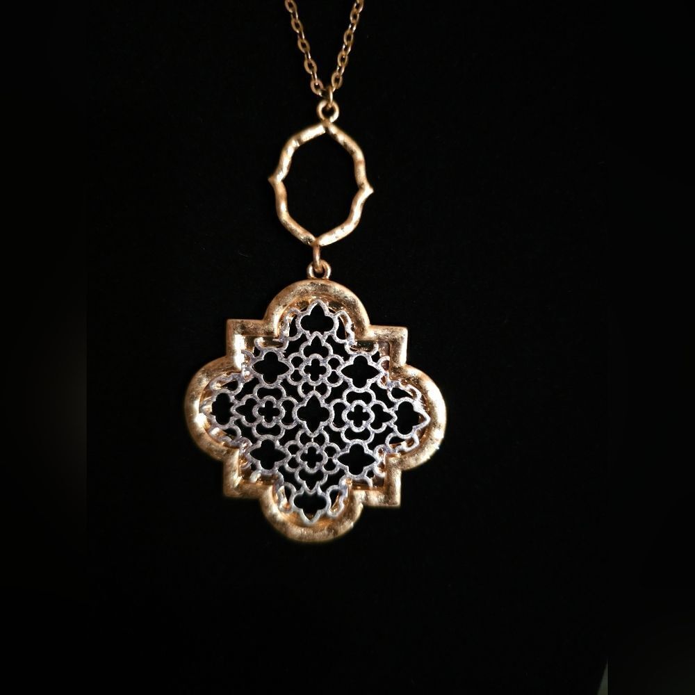 💍Quatrefoil Filigree Long Pendant Necklace - Picture 2 of 3